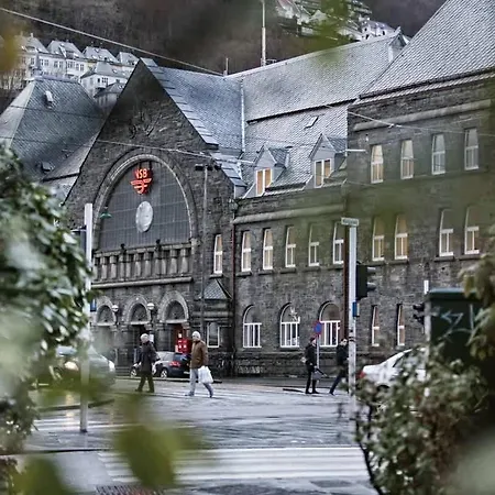 Center Terrace In Quiet Backyard - Stylish Bergen
