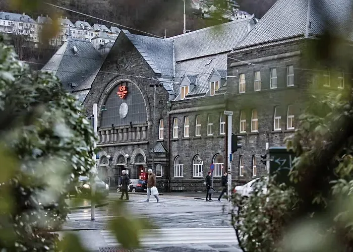 Center Terrace In Quiet Backyard - Stylish Bergen