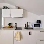 Center Terrace In Quiet Backyard - Stylish * Bergen