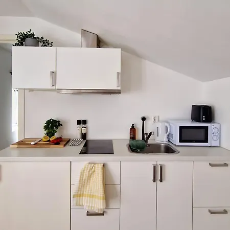 Center Terrace In Quiet Backyard - Stylish * Bergen