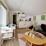 Center Terrace In Quiet Backyard - Stylish * ベルゲン