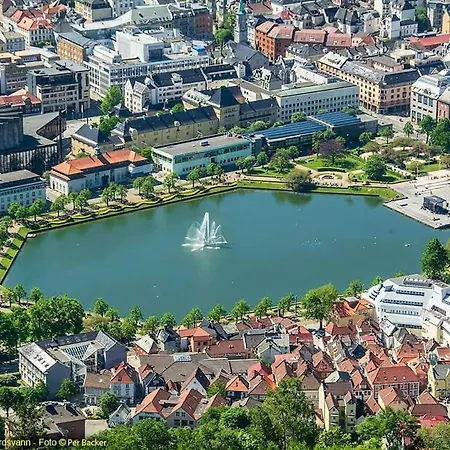 Center Terrace In Quiet Backyard - Stylish Casa vacanze