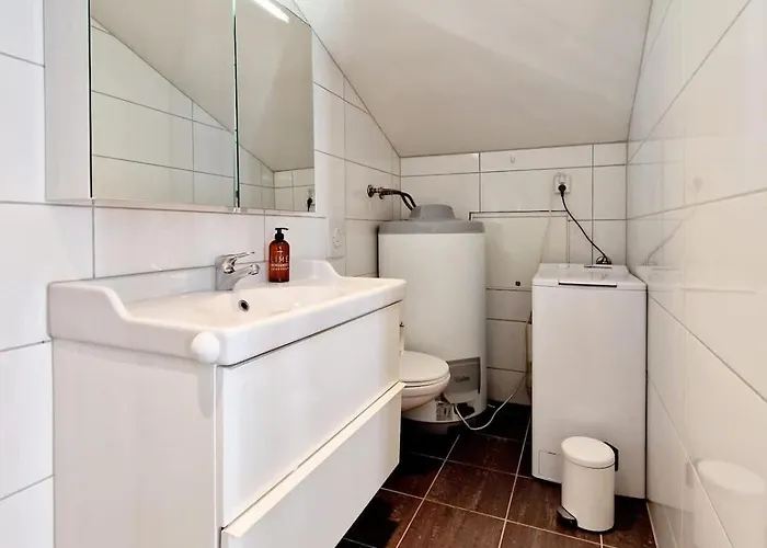 Center Terrace In Quiet Backyard - Stylish * Bergen